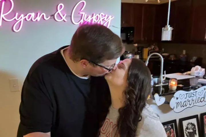 Gypsy Rose Blanchard Shares New Photo of ‘New Year’s Eve Eve’ Kiss With Husband Ryan Anderson