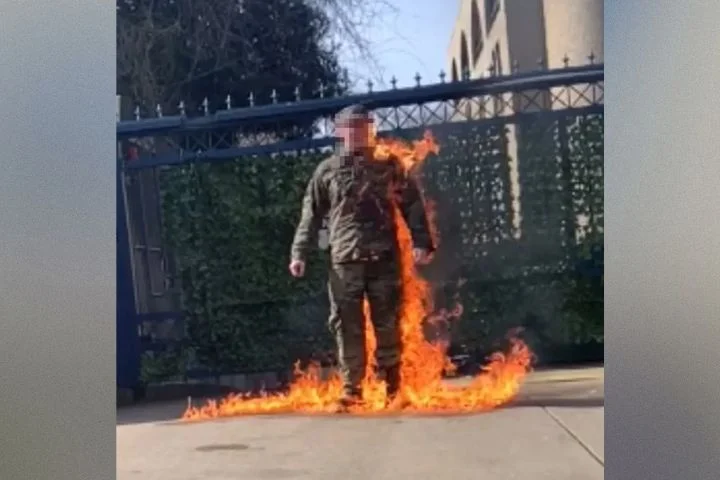 US Air Force member di-es after setting himself on fire at Israeli Embassy in DC yelling, ‘Free Palestine’